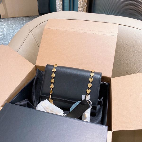 

2021 fashionable and beautiful ladies famous shoulder bag leather chain messenger bag fashionable size:base size:22cm1, Black