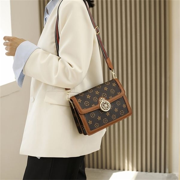 

2022 factory wholesale new this year's popular women's high-grade leopard hand fashion canvas small square bag j7hw pkcu