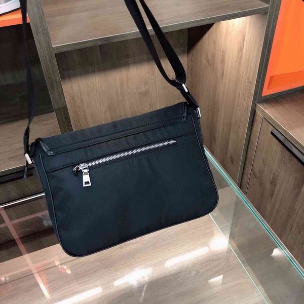 

cover type business casual black solid sewing inner patch with medium soft handle single shoulder bag
