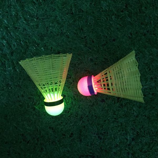 

2pcs led lighting badminton birdies glow in the dark night nylon shuttlecock xxuf