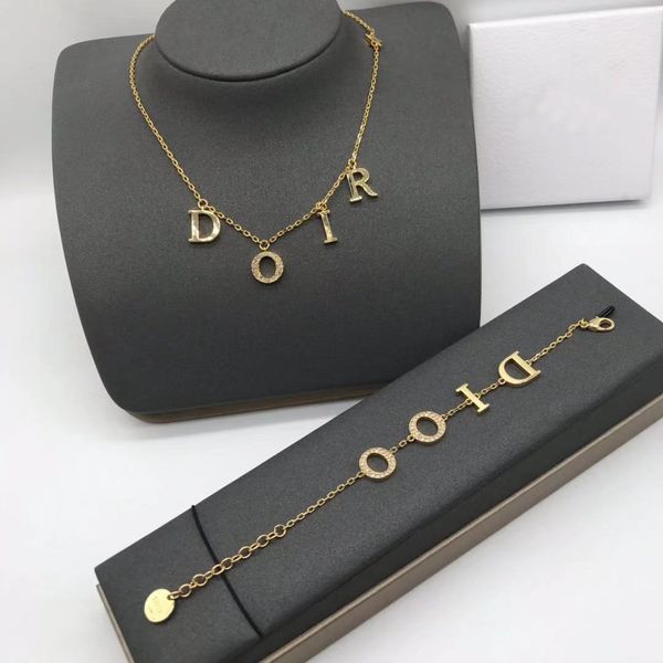 

2021 new designer new family letter necklace in 2221, Silver