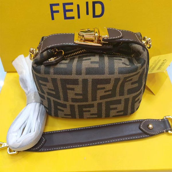 

2021 new net red lunch box bag mini vintage medieval old flower pillow armpit bag tide