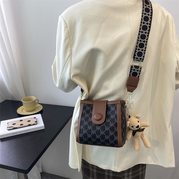 

outlet online 70% off sale french design trend new bag women's 2021 autumn fresh and single shoulder ins messenger