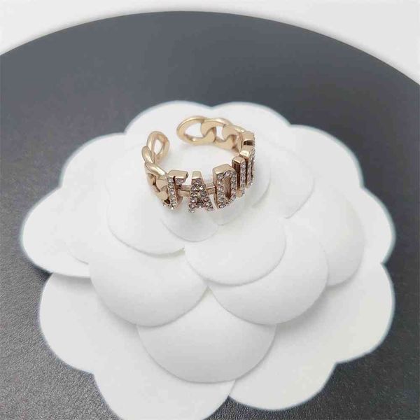 

2021 luxury designer jewelry / 2021 classic diamond inlaid letter ring women's opening knitting temperament, Silver