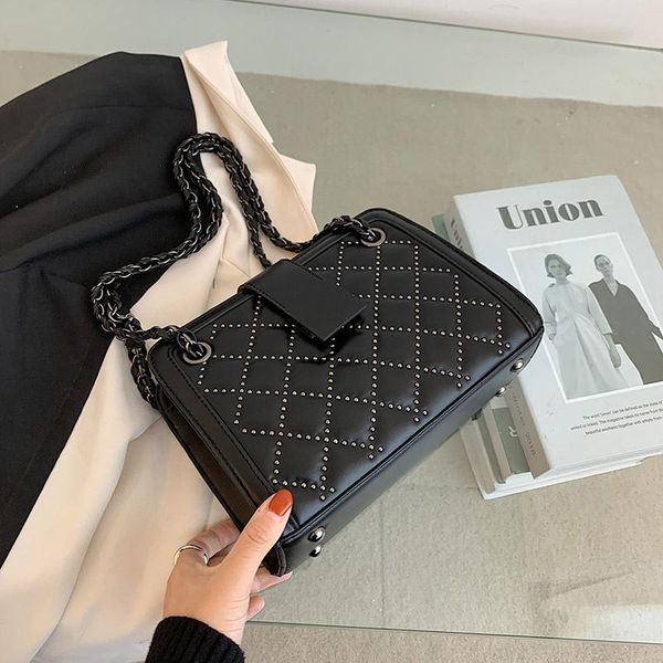 

cross body lingge embroidery thread 2021 trendy autumn and winter fashion wild shoulder bag net red chain messenger