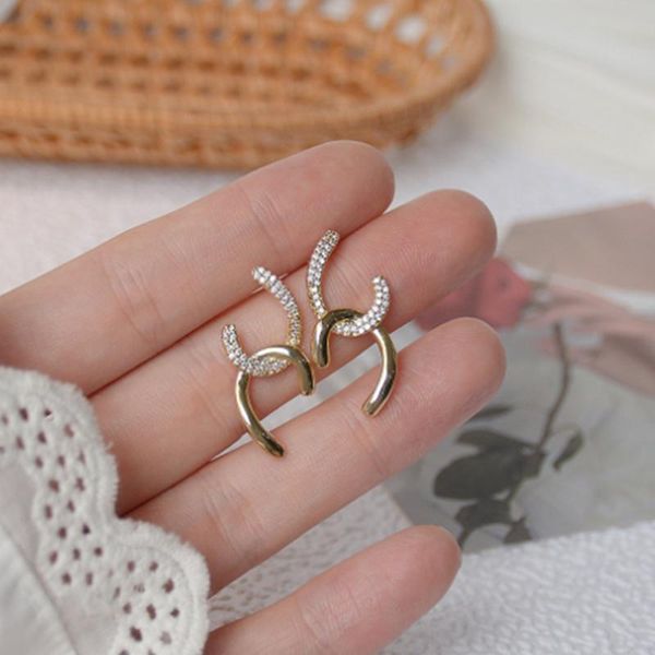 

stud uilz 2021 korean fashion alphabet c inlaid with zircon earrings for women chic cross gold color jewelry gift, Golden;silver