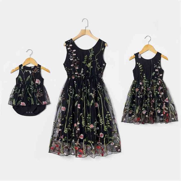 

mommy and me round neck sleeveless embroidered dress 210528, Blue