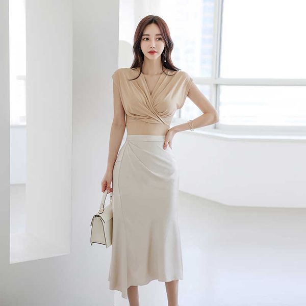 

2 pieces set women summer black sleeveless shirts and high waist sheath pencil skirts office lady skirt suit 210531, White