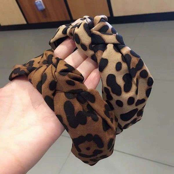 

butterfly hoop female simple press net red jewelry, Black;brown