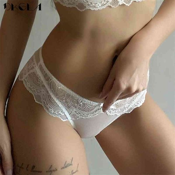 Alta Qualidade Mulheres Calcinhas 3 Peça Branco Verde Verde Sexy Underwear Plus Size Baixo-ascensão Calçada Transparente Rendas Brutas Bordado 210730