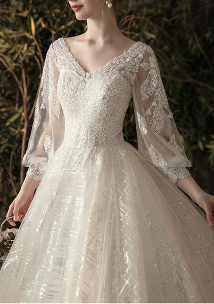 

2021 new v-neck royal train ball gown sequins beaded y sleeves lace up princess wedding gowns bpva, White