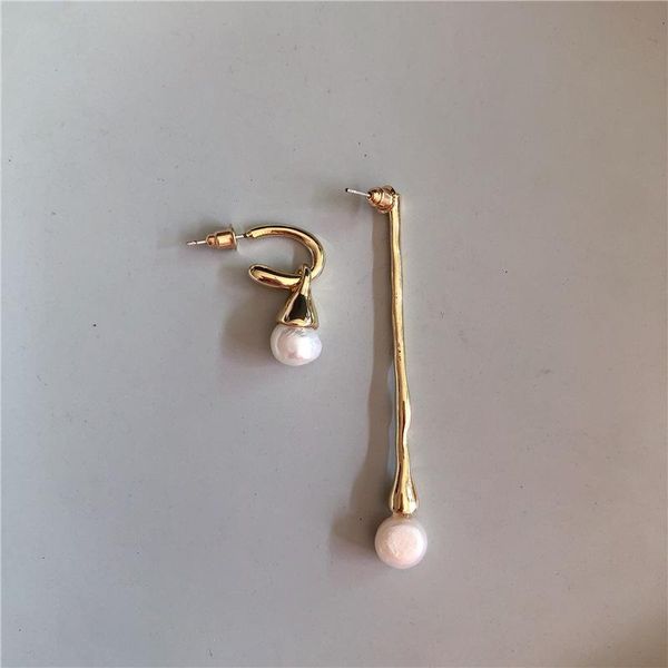 

new ladies popular personality european and american simple fashion metal gold-plated asymmetrical earrings with natural pearls, Silver