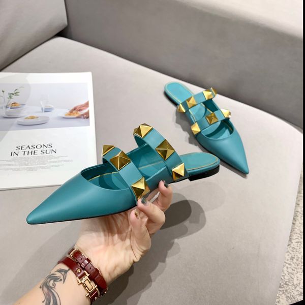 

2021 new spring and summer women pointed flat heel slippers european size 35-40 roman rivet leather flat mules, Black