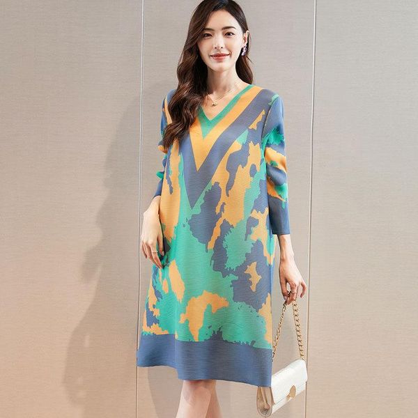 

casual dresses 2021 autumn v-neck printed dress miyake pleated loose thin a-line knee-length folda plus size ruched for woman, Black;gray