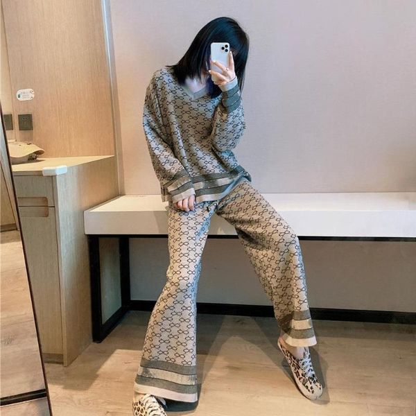 

women's two piece pants 2021 autumn v-neck retro bow jacquard long sleeve sweater temperament knitwear wide leg suit, White