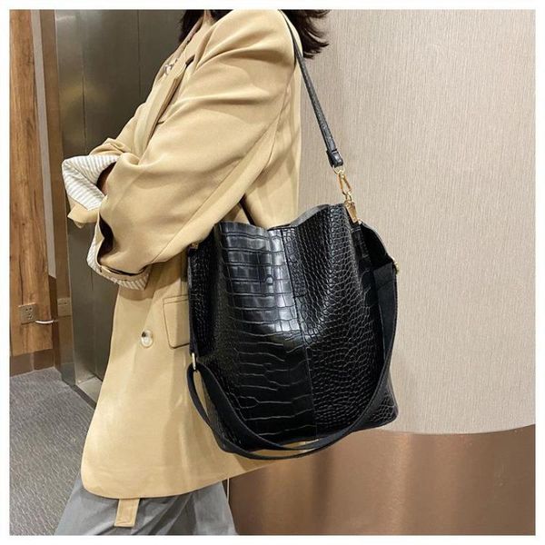 

women crossbody pattern b0 bags for shoulder 2021 pu crocodile trend designer bucket handbags large capacity leather vintage bag avsgo, Red;black