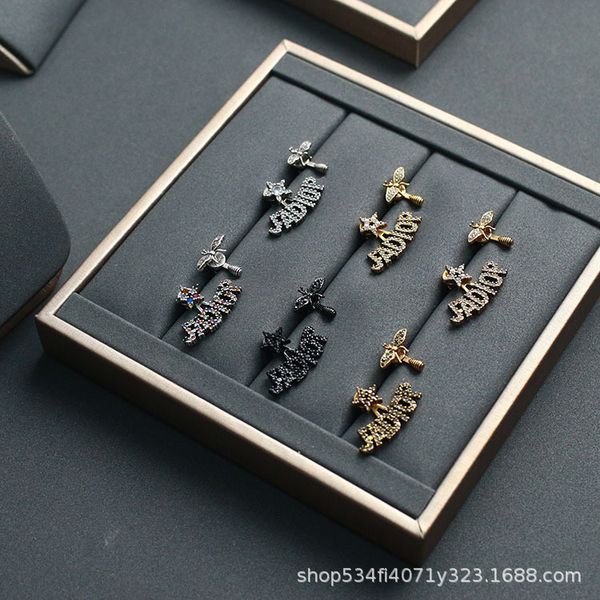 

2021 luxury designer jewelry bee asymmetric earrings style letter bee net red, Silver