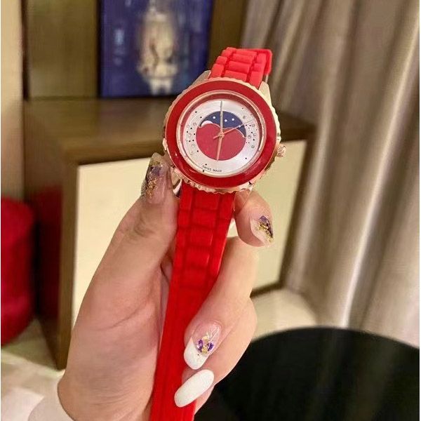 Relógios femininos com discagem de 33 mm vermelho branco preto Pulseira de silicone quartzo Relógios de pulso de marca superior relógio de luxo para mulheres Natal Dia das Mães Presente resistente à água Montre Femme