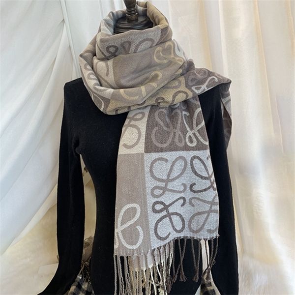 

Star's same jacquard checkerboard scarf autumn and winter fashion temperament warm tassel cashmere Rowe shawl, Blue;black