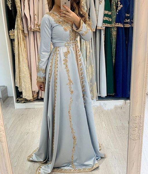 Elegante Kaftan Elkadi Argélia Formal Noite Vestidos Uma Linha Split Frente Ouro Appliques Frisado Longa Mangas Marroquinas Árabe Prom Festa Vestidos Abaya Celebrity Dress