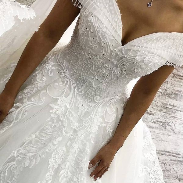 

luxury 2021 new princess appliques beaded lace up ball chapel train bridal gown wedding gowns vestido de noiva sjql, White