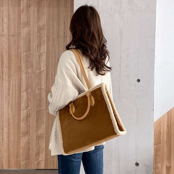 

fashion autumn and winter lamb tote women's 2021 new large capacity one shoulder portable plush hand bag