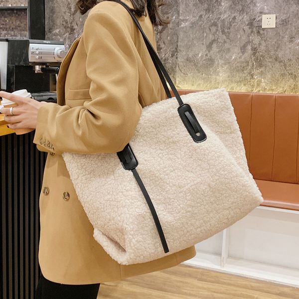 

discount handbag lamb plush women's large capacity new autumn and winter leisure single shoulder gan tong qin tuo special bag