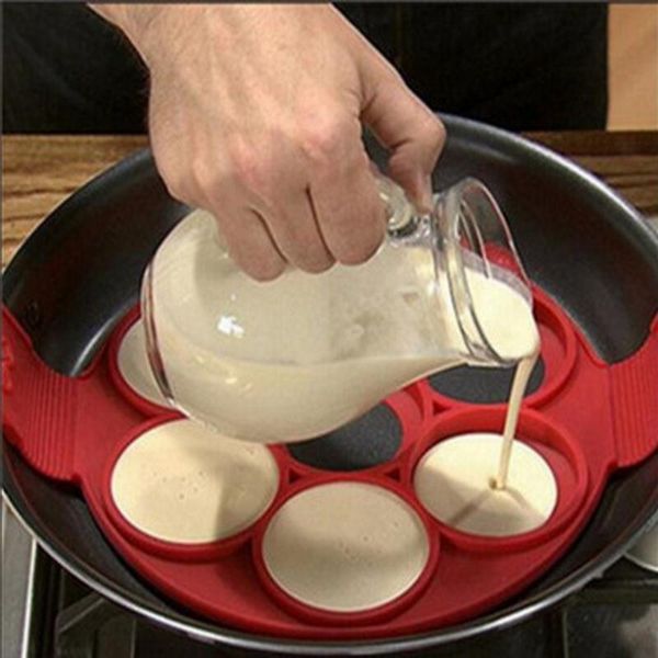 Strumenti per pasticceria da forno Flip Pancake Breakfast Maker Creativo Padella antiaderente Frittata di uova Stampo per torta in silicone con strumento a sette fori