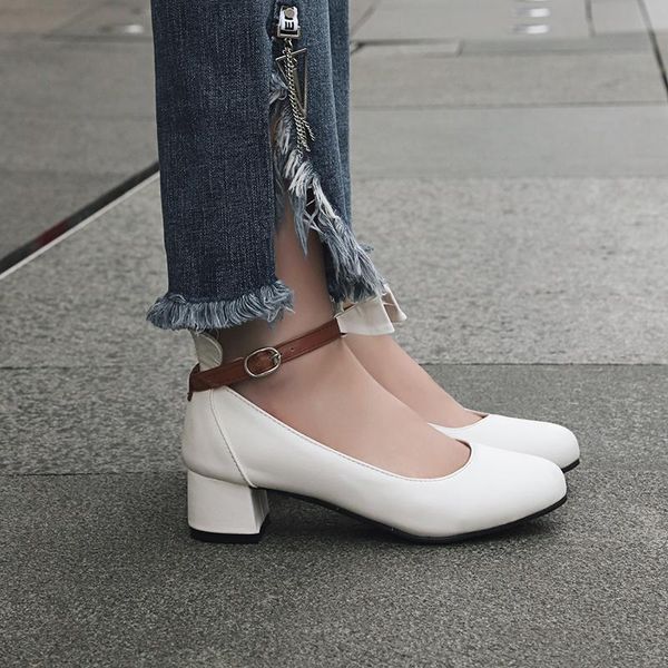 

2021 spring and autumn new large women's shoes round head thick high heel ring buckle bow tooling women's sandals, Black