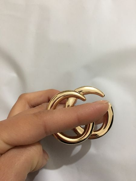 

2021 new product launch korean version of english alphabet alloy corsage, exaggerated pin personality, golden collar flower evening accessor, Gray