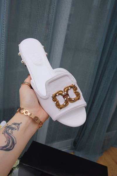 

2021 beach slippers classic flat women summer sandals fashion luxury cartoon big head sandals 35/41/42 with shoe box, Black