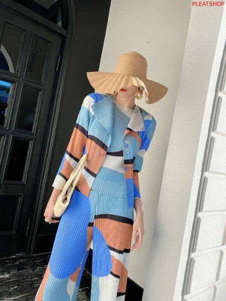 

fashion suit female autumn new miyake pleated printing color contrast fashion coat t-shirt casual wide leg pants three-piece set, White