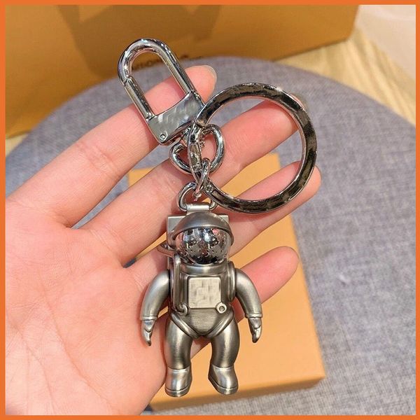 

2022 fashion key holder keychain spaceman luxurys designers keychain car key portachiavi keyring cato gram llavero porte cles bag charm, Silver