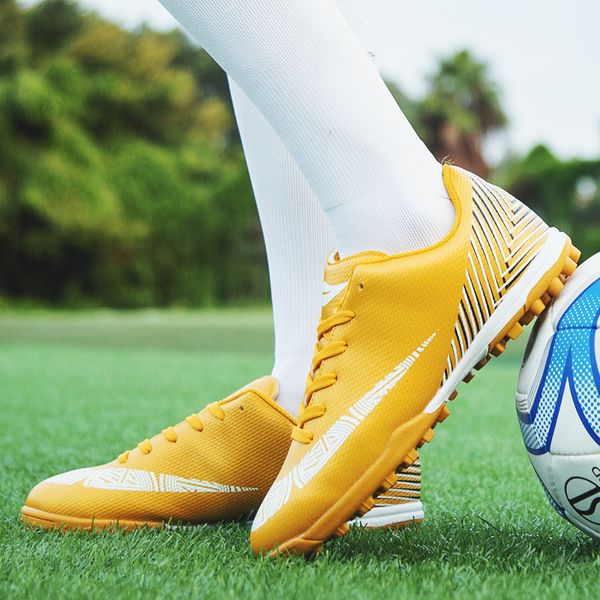 

2020 new boys high ankle football boots indoor turf soccer shoes boys soccer cleats shoes boys kids training futsal sneakers