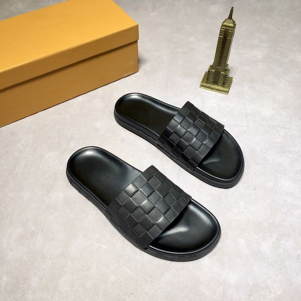 

designer classic plaid emblazoned leather men's sandals summer comfortable black flat slippers beach resort casual men's flip-flop