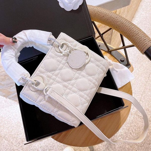 

2021 women luxury design crossbody bag patent leather material lattice messenger handbag shoulder tote with 5 color, Black;red