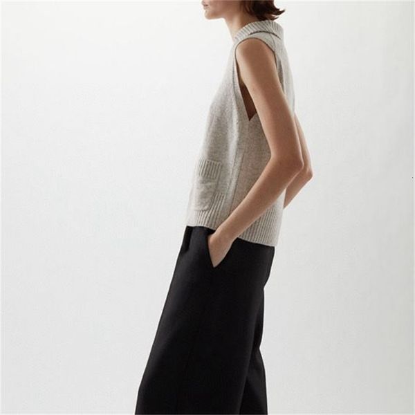 

2021 autumn and winter new pocket v-neck knitted vest fashion all-match casual kkz7, Black;white