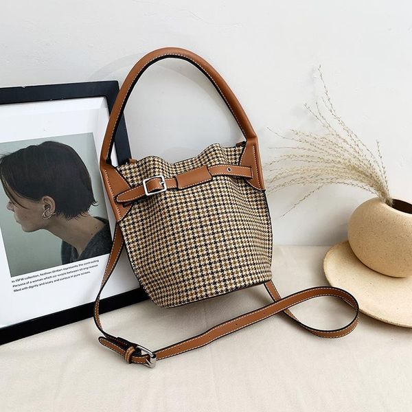 

cross body portable bucket bag 2021 messenger women's niche design shoulder women