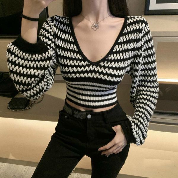 

neckline in v nightgown new women's high waist knitted shirt korean style slimming fine vintage 2021 spring 2vaf, White;black