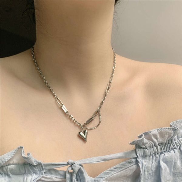 

hbp fashion korean version east gate isn wind titanium steel necklace women's niche design exquisite love pendant collar chain does not, Silver