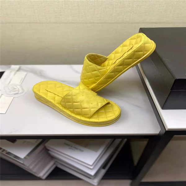 

designer slipper thick-soled slippers fashion temperament all kinds of leather slippers diamond pattern fashionable sandals size 35-40, Black