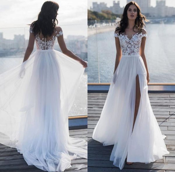 Nuovo arrivo Boho Beach Abiti da sposa 2022 Sheer Neck Cover Button Back Appliques in pizzo Una linea Side Split Abiti da sposa Vestido de noiva