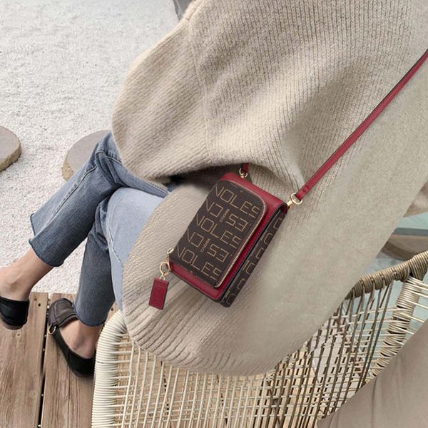 

2021 new women's shoulder fashion style messenger bag atmospheric and compact