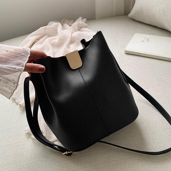 

evening bags lady bucket bag contrast color leather casual large capacity simple shoulder wholesale 2021 fashion women's handbags