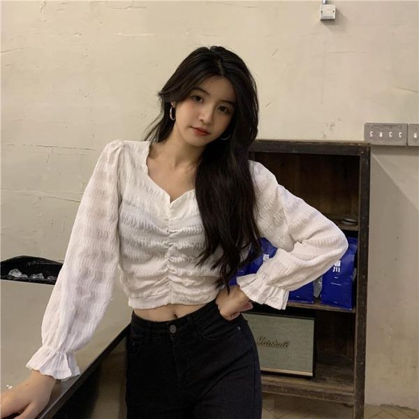 

women's blouses & shirts 2021 french retro style bubble sleeve v-neck short lace shirt foreign design t-shirt women, White