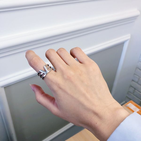 

south korea east gate s925 all body pure thai silver letter v ring