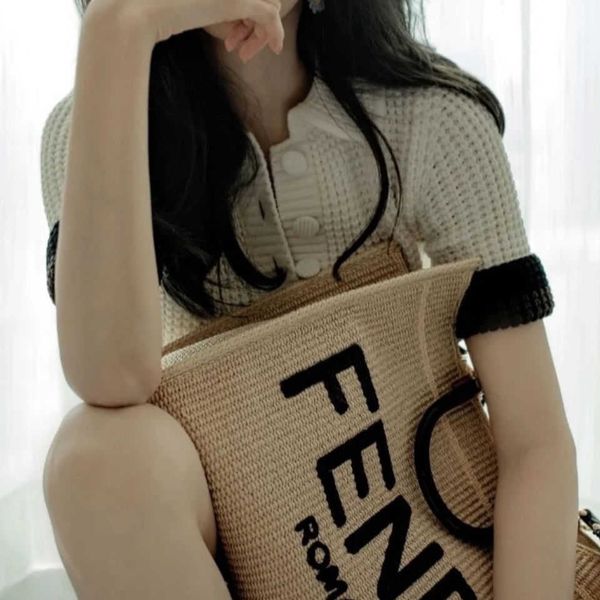 

2021 foreign style sense of advanced bag women's 2021 trend fashion one shoulder messenger versatile bag luxuryss designerss yw