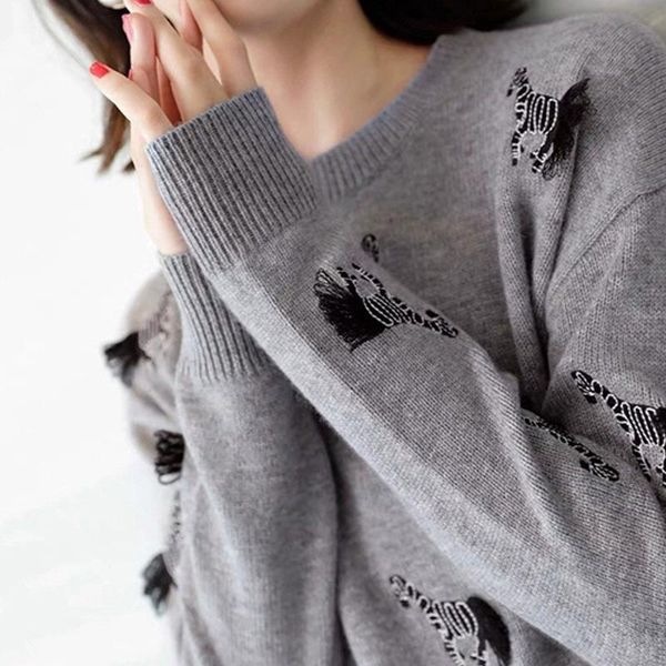 

languid sweater for women in autumn and winter of 2021, White;black