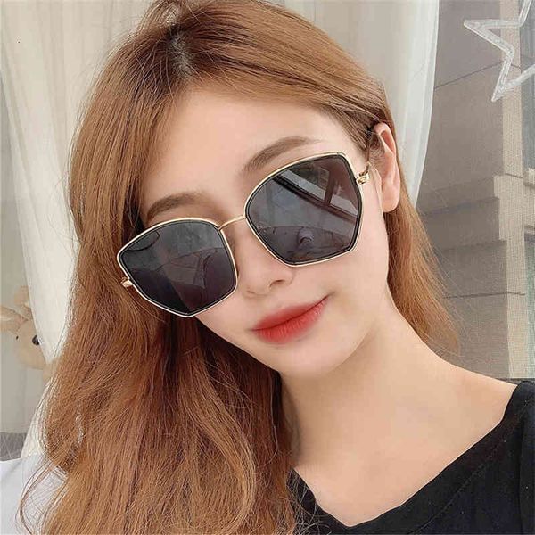 

fashion high definition women sunglasses luxury designer classic trend decorate sun glasses retro female shades uv400, White;black