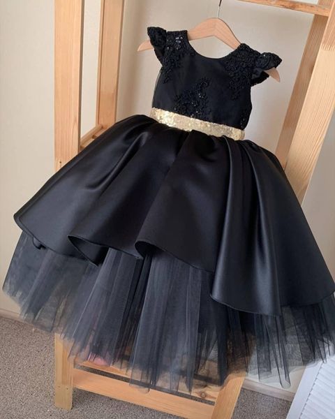 2020 Blumenmädchenkleider aus schwarzer Spitze mit Perlen, Ballkleid, Satin, Brautkleider für kleine Mädchen, günstige Kommunion-Festzug-Kleider